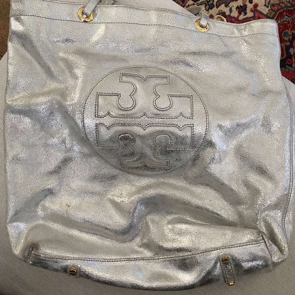 Tory Burch Satchel. Silver bag.